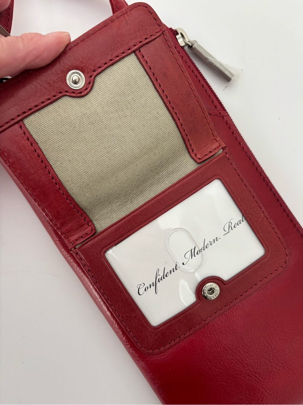 Hobo ‘Buon Viaggio’ Phone Wallet Crossbody Bag NWT Red Leather Adjustable Strap - Picture 3 of 12
